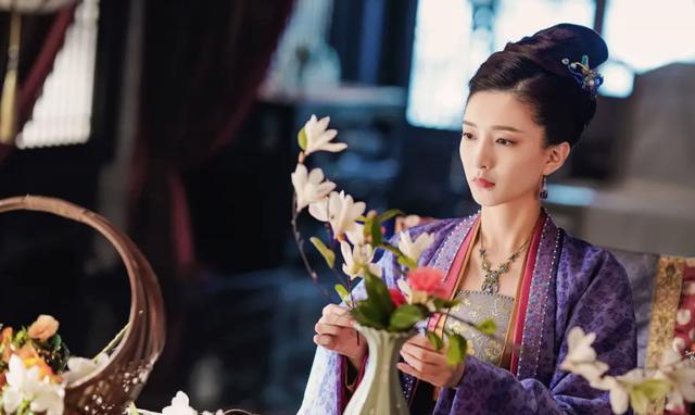 江疏影|讲真，江疏影的原生脸好可惜，到底是怎么想的就给换了呢