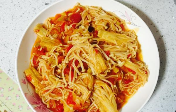 「金针菇」它是脂肪克星，一周吃3次，刮油清肠，排出宿便，腰肢越来越细！