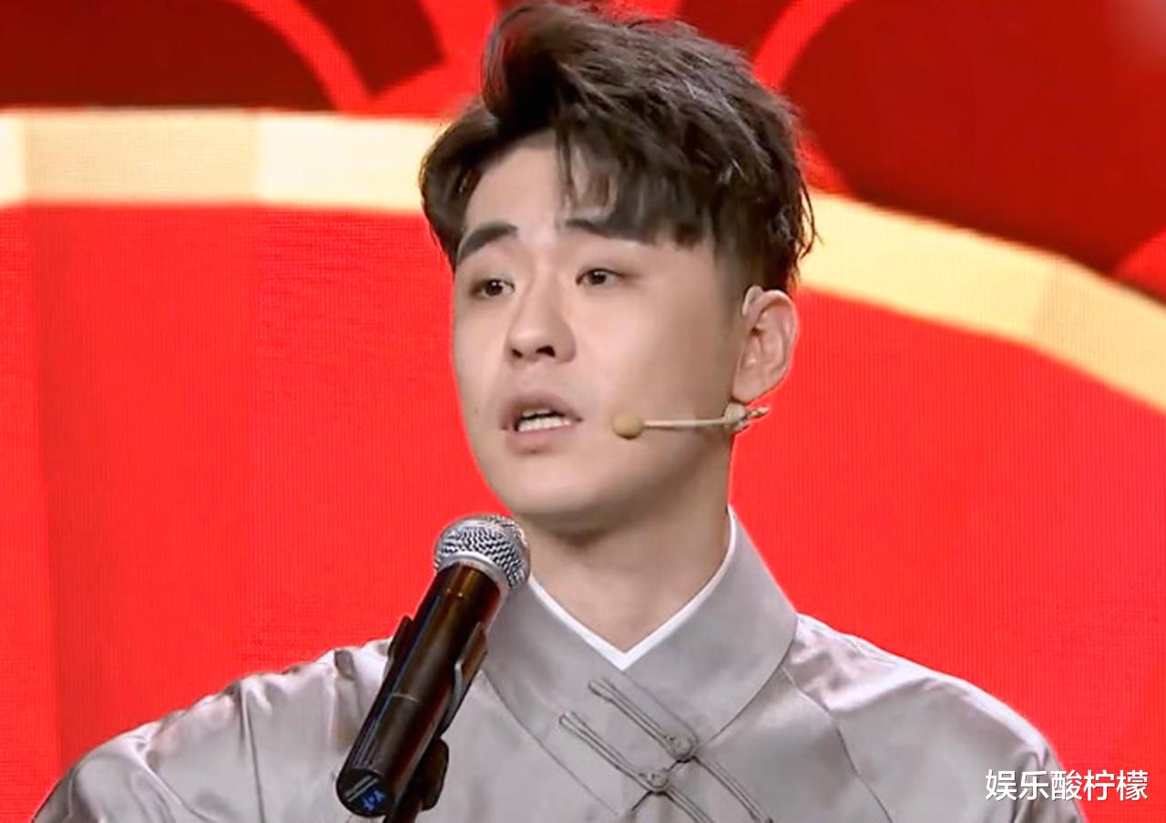 欢乐喜剧人▲喜剧人总决赛热闹了，9名选手，8个相声演员，剩下一个还不说话