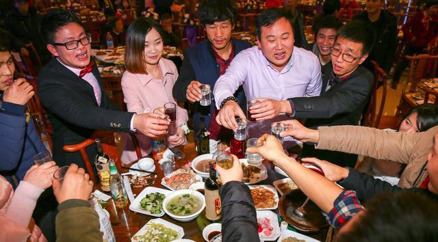 王林|发奖金同事要你请客，低情商乖乖请客，高情商这样做，不委屈自己