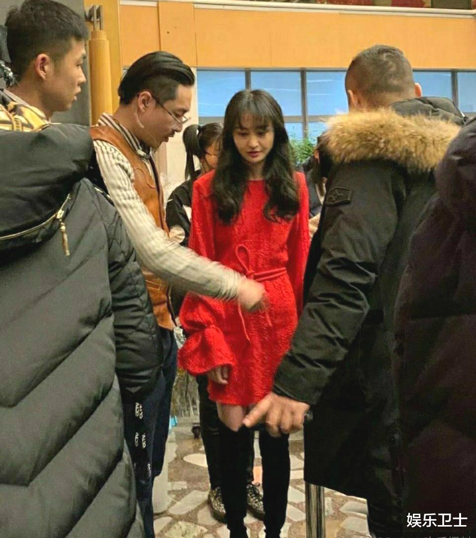 郑爽|郑爽事件进入收尾，退圈告别话语曝光令人心疼，广电出手彻底抹杀后路