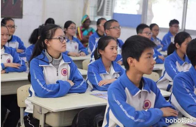 大学|大学毕业后才明白，原来文科和理科差距这么大，后悔知道晚了