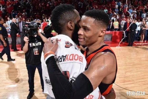 火箭队:捡漏!湖人弃用350万中锋,2.03米神射火箭狂赚,未来以谁为核心