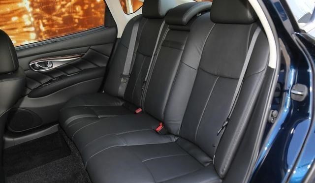 『英菲尼迪Q70』37万怎么选车？奥迪A6L还是英菲尼迪Q70？听完你就领悟了