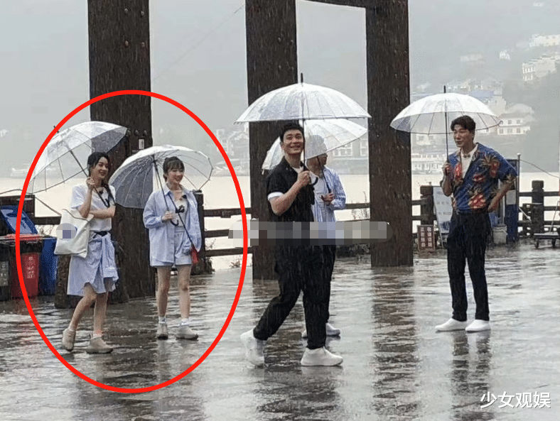 赵丽颖|《中餐厅4》新生图，嘉宾全员外出购物，赵丽颖生图尽显真实腿型