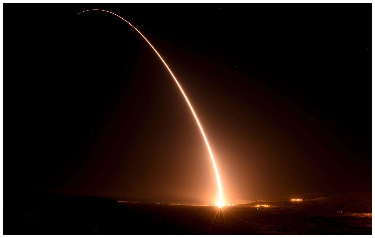 『美军』要击沉一艘美军航母，需要发射多少枚东风导弹？