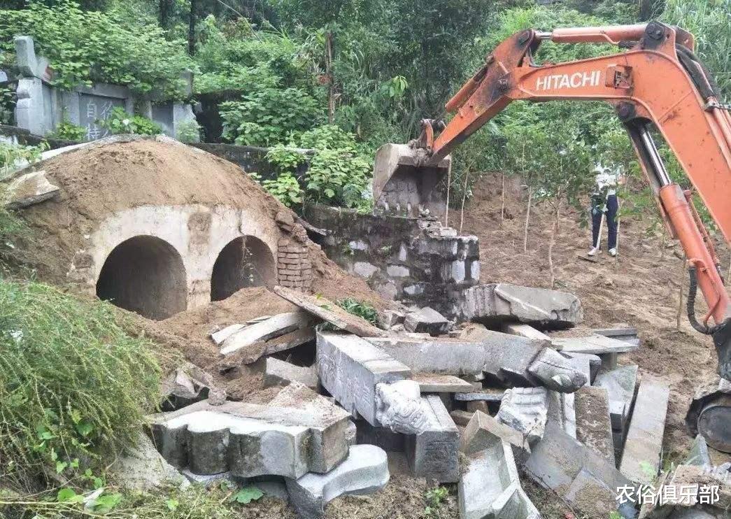 农俗俱乐部|不同意征收祖坟被刨坟一半?事后解释:来除草不熟悉路段误平坟