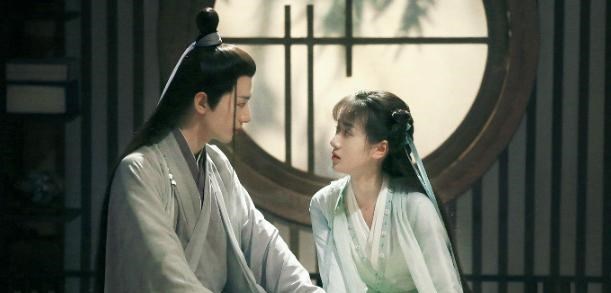 凤唳九天|《凤唳九天》猝不及防开播，清奇的剧情逻辑，叔嫂恋将男二变男主