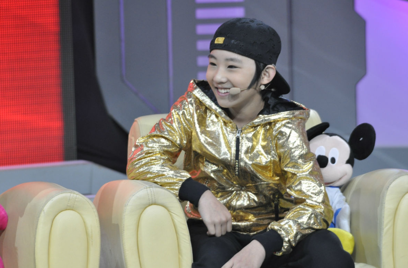 周杰伦|9岁被周杰伦带上春晚,为了成名家人卖掉房子,后来却成了非主流