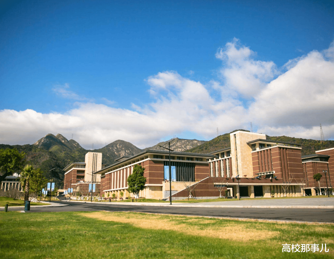 大学|国内哪些大学受欢迎？根据连续9年来的录取分，就能知晓一二