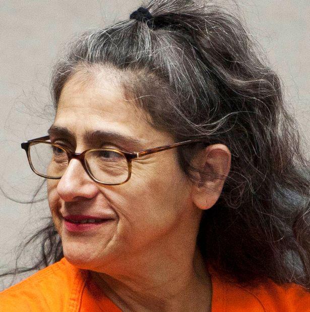 睹图|女孩被一对夫妻绑架18年生下2个孩子，得救后获赔1, 37亿