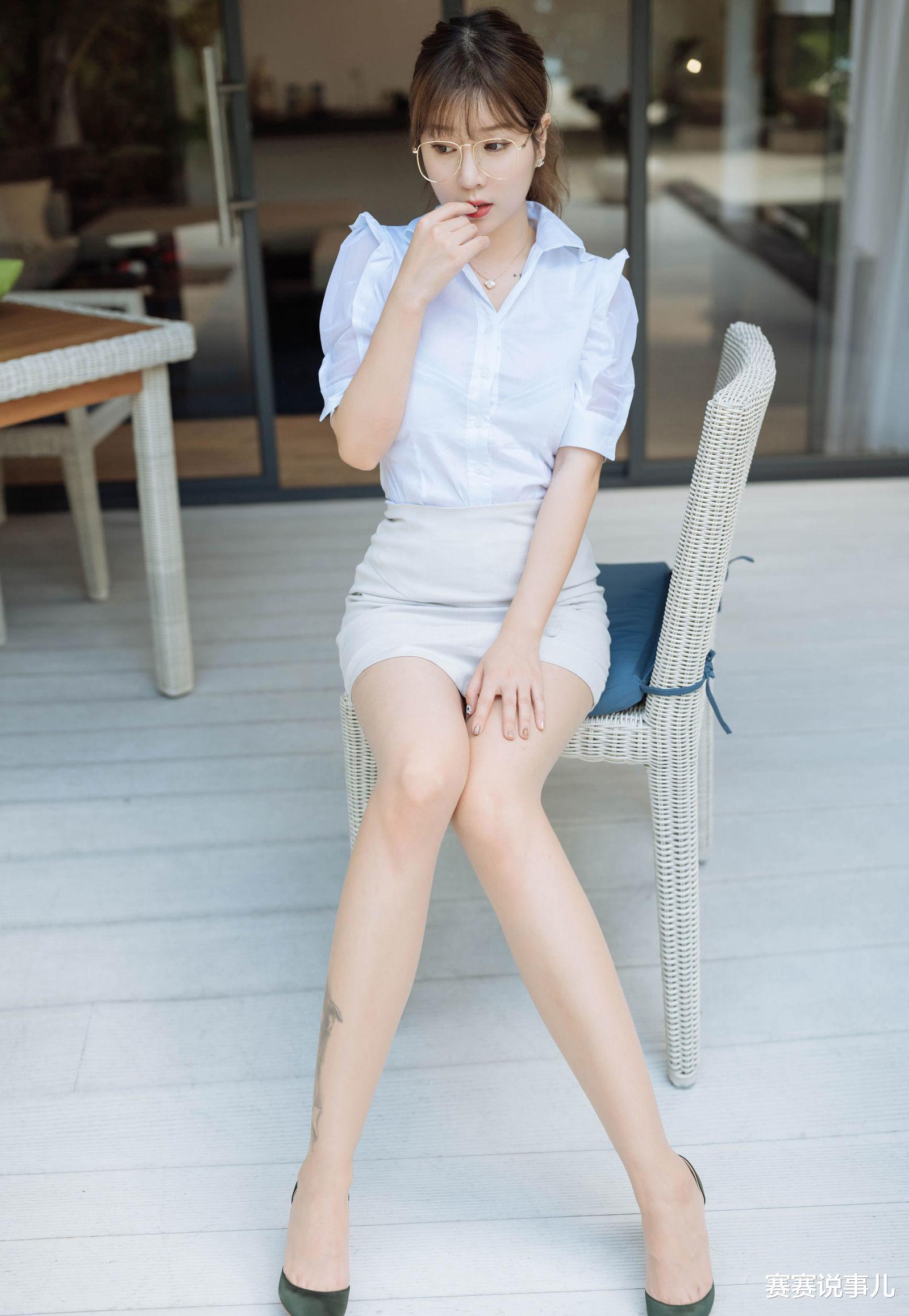 『姐姐』刚调来的英语老师，听说一堂课收费7千，谁给她的勇气呢？