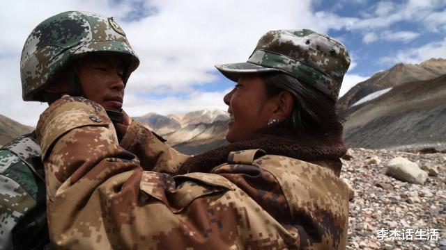 ：在军营里面，男兵老婆叫军嫂，那女兵的老公应该怎么称呼呢？