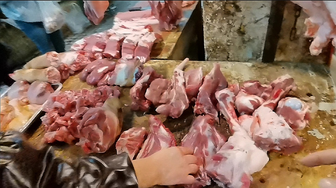 猪肉|成都猪肉又涨了，到底是什么原因？卖肉老板说出真实原因，腊肉又做不成了
