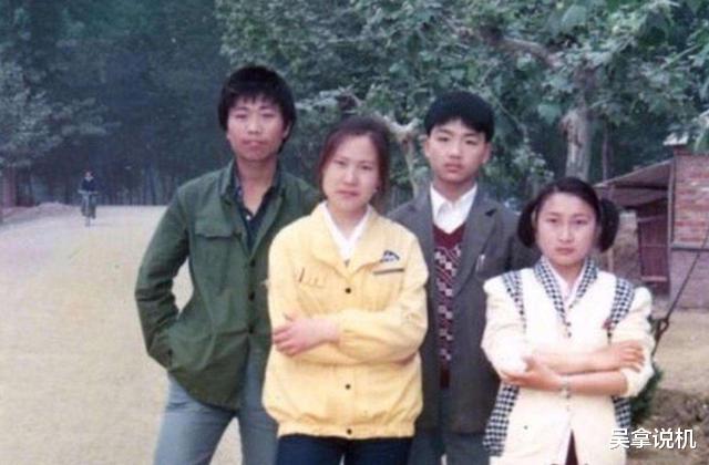 [章泽天]刘强东年轻时的照片，和现在奶茶妹妹相比，网友感叹：真让人心酸