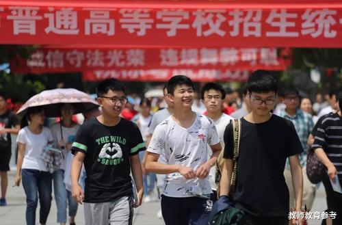 [教育部]三地教育部门明确，高考考场全部安装空调，网友：这样公平吗？