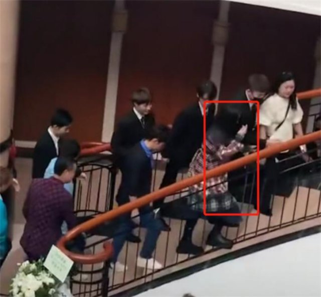 谢娜|谢娜辟谣退出《快本》后，网友发帖质疑她节目反常表现是怀二胎了