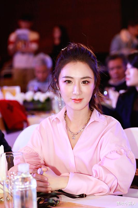 严选 薇娅和李佳琦突破80亿上头条,唯独这块粉底液破200000单,好用到爆表