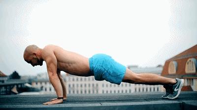 俯卧撑：胸肌还可以这样高效训练，你知道吗？4个动作帮你高质量强化胸肌