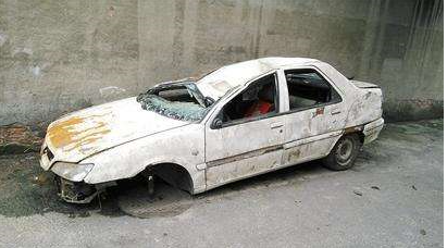 |为何许多车主宁愿把车停路边报废，也不去卖掉？车主：我不是傻子