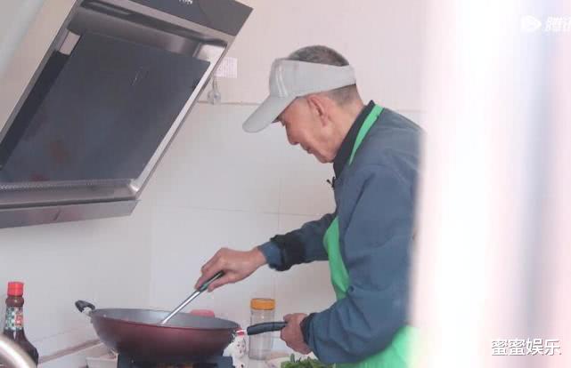 段奥娟|都在18岁出道，林允为父母买房，段奥娟住大山的平房爷爷出镜慈祥