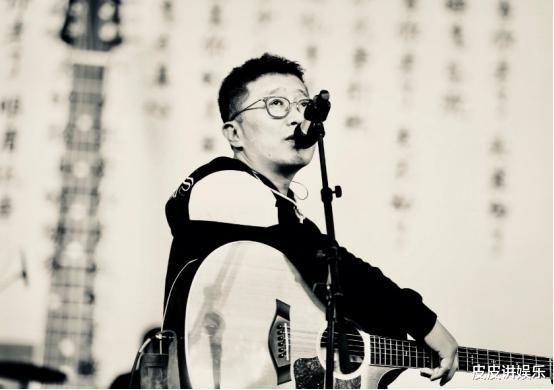 庞龙|因为“红过头”，选择主动退出乐坛，消失8年的庞龙如今怎样了