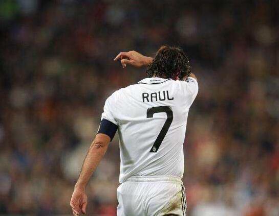 「舍瓦」劳尔 亨利 舍瓦 范尼 都属于同一时代的神锋，他们谁的能力更出色？