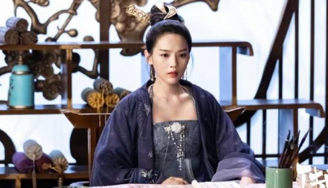 『赵露思』《芊芊》口碑炸裂，主演人气持续升高，女二却因一行为败光好感