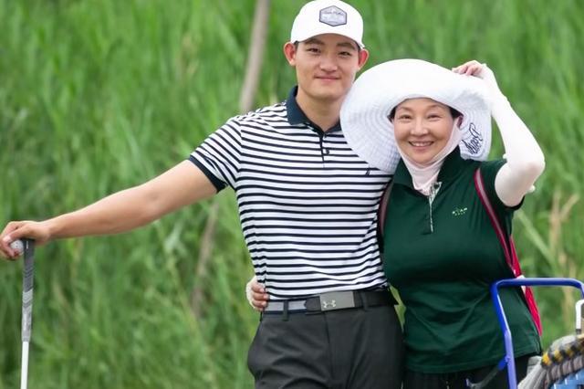 #演艺圈#80年代十位女星母子照，星二代颜值普遍高，林芳兵儿子已进军演艺圈