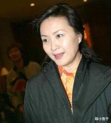 方舒|抛弃丈夫和女儿，嫁给小10岁屠洪刚的方舒，如今已是人财两空