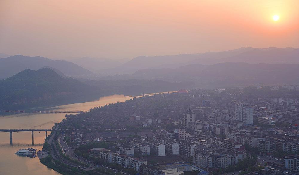 金顶▲五一小长假第一天,阆中古城游客稀少,住宿实惠,每天不到100元