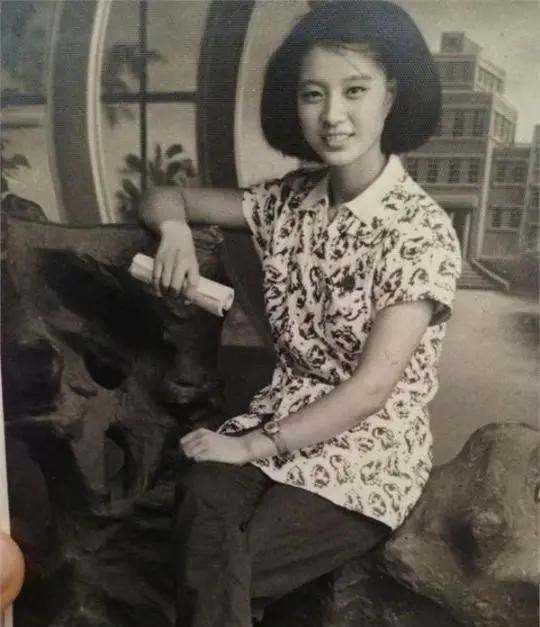 「张柏芝」难怪张柏芝和她爸一点不像，原来是隔代遗传爷爷的颜值