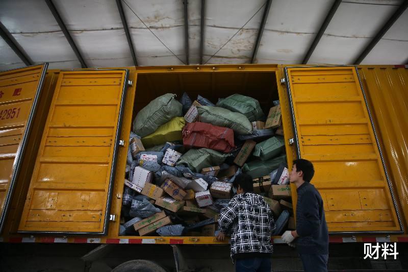 「快递」快递1.8元全国包邮，仅快递员每单都要挣1.5元，快递公司怎么赚钱