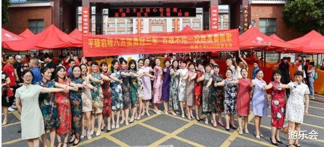 |高考结束儿子收到1800块的高达,原厂看到后,又送了1000块的灯组