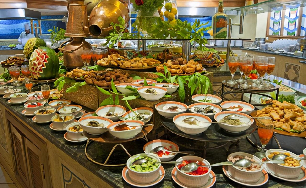 自助餐|自助餐厅里，只喝这3种饮料的顾客，老板看到就慌：这怕是个行家