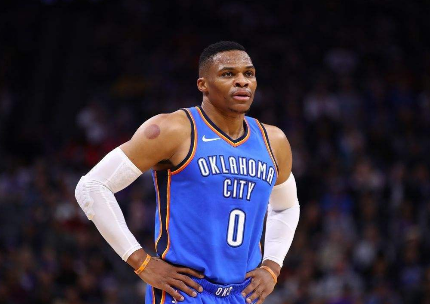 「保罗」史上摆烂最失败的球队！躺进季后赛第2轮，只能怪35岁的他！