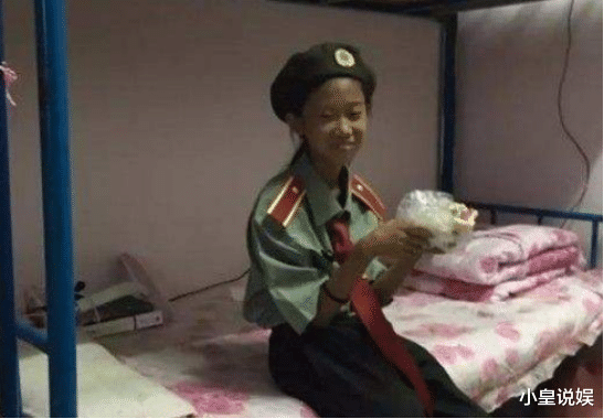 【】“抠门父亲”将女儿退学,逼她10岁直接高考,原因:能省8年学费