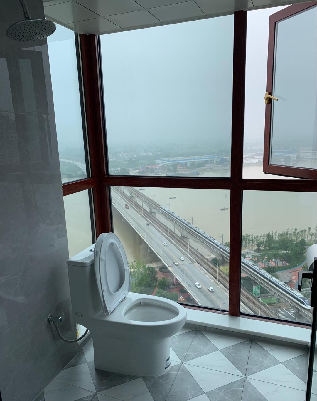 |花了四个月终于完工，普通的装修，餐厅设卡座很实用，太聪明了！