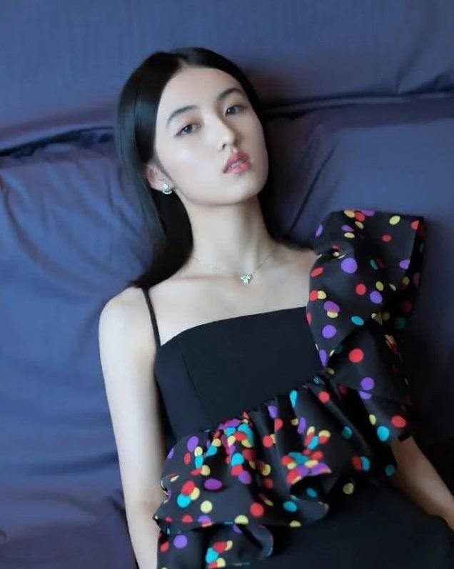 「张子枫」2020年即将参加高考的明星，全是实力派，第四位学校抢着要