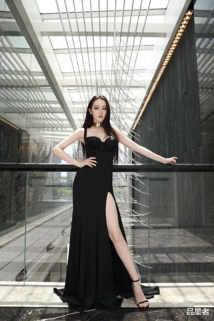 迪丽热巴|从演员到综艺咖，从保守到开放，迪丽热巴的转变背后充满了无奈