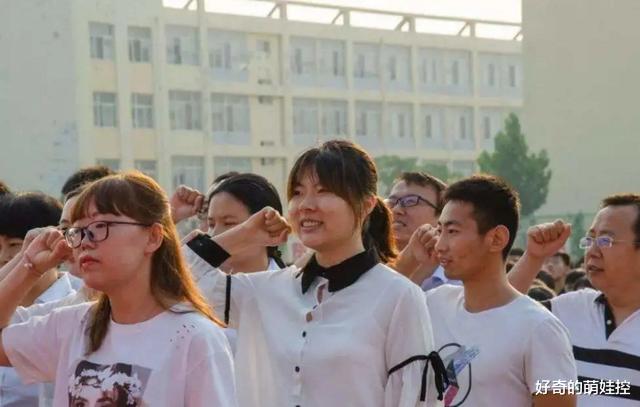 大学|高考451分进入三本大学，学费每年要1.8万，见到室友后想“退学”