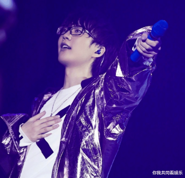 「许嵩」许嵩特地为唱歌跑调的粉丝创作的一首歌，只听前奏就会唱，成歌单必备