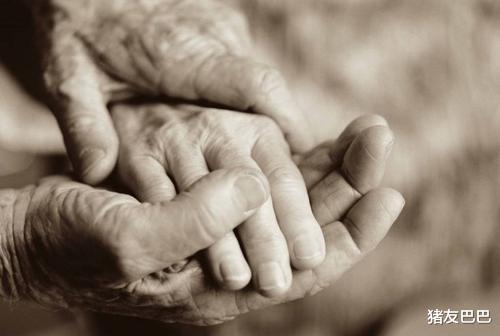 「靖边」靖边79岁瘫痪老母亲，遭亲儿子“黄土封墓”，久病床前真无孝子？