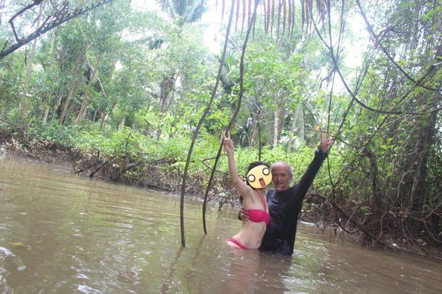 |越南老艺术家和女学生拍亲密照引争议,学生:都是为了学知识