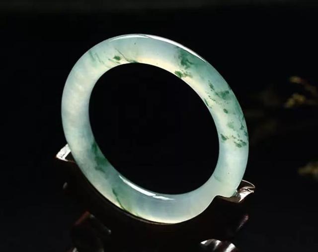 「翡翠」翡翠知识：为什么懂翡翠的内行人从不帮忙估价？