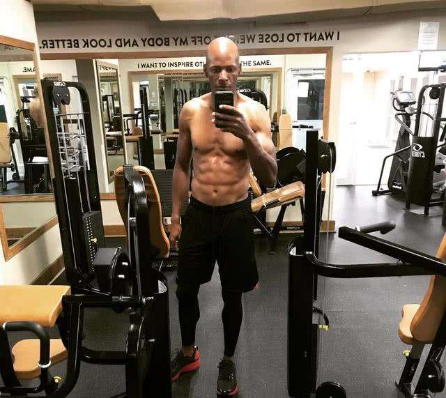 「布雷克·格里芬」NBA球星腹肌对比：格里芬B级，韦德A级，唯独他是SS级