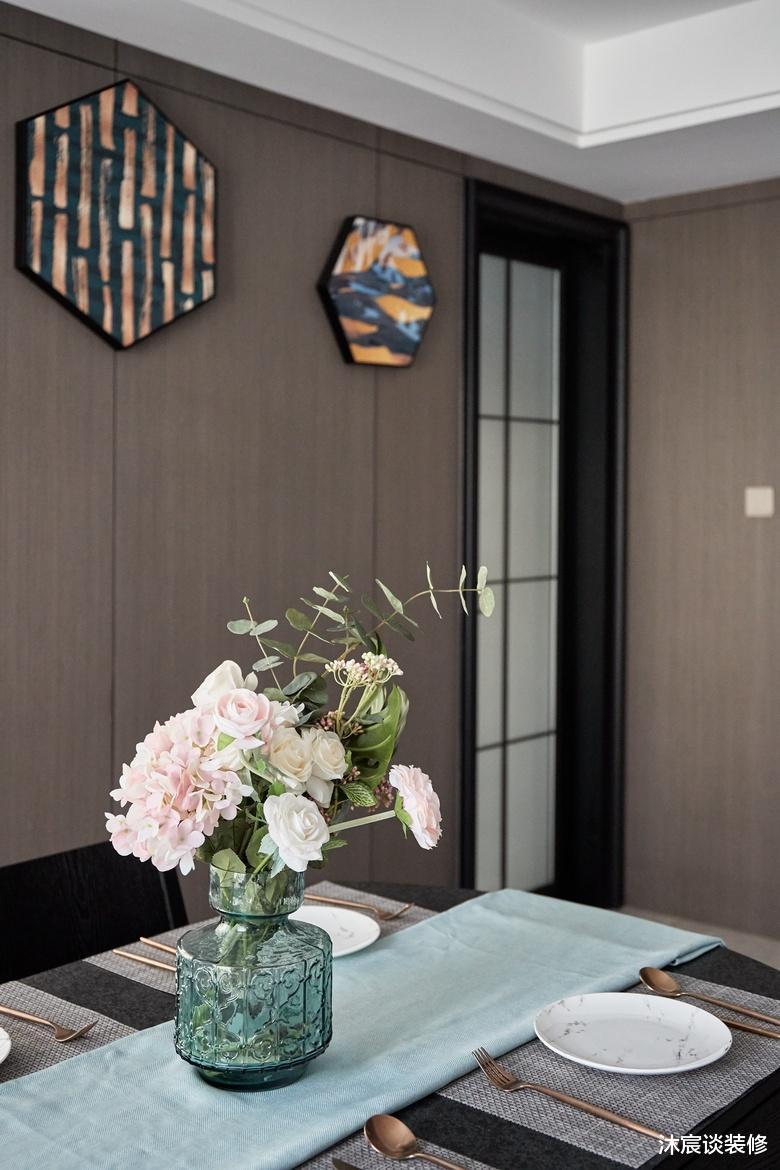 |越来越多人喜欢横厅，看完她家，发现不是一般的大气，简约又高级