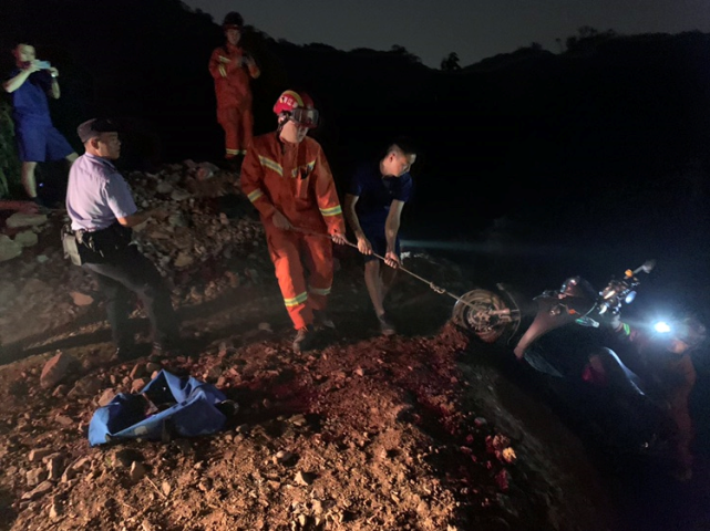 杭州|事发杭州！90后小伙夜晚被困山中，边上就是公墓，原来是为了钓鱼