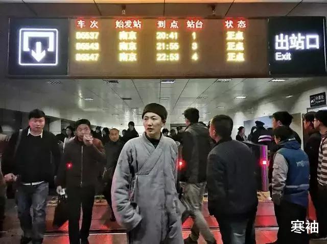 寒袖|僧人出家8年:帮助300多个女子,养育20多个孩子,令人敬佩