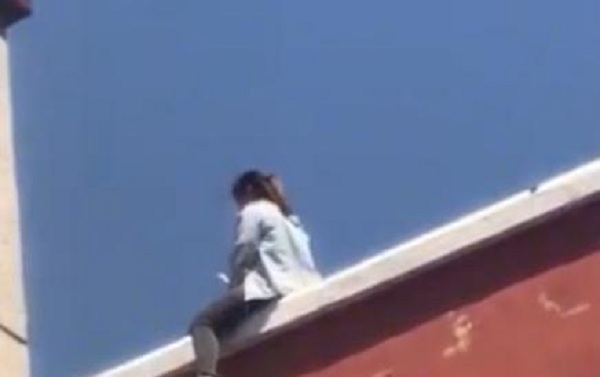 话晴空|河南女子因房东不退房租，持刀上楼准备轻生，房东见状突发心脏病